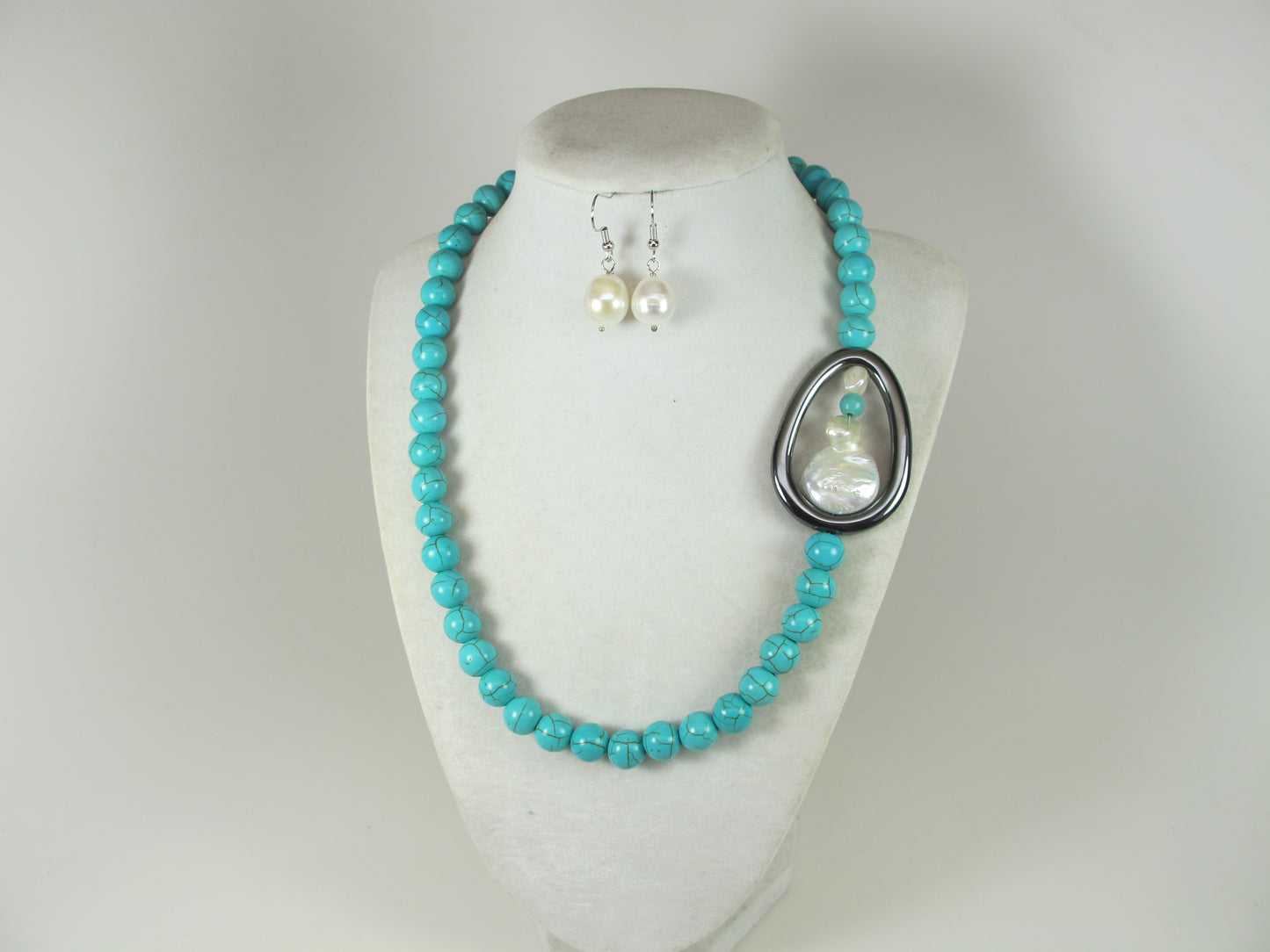 Statement turquoise necklace, turquoise gemstone necklace, statement boho turquoise necklace, chunky turquoise necklace