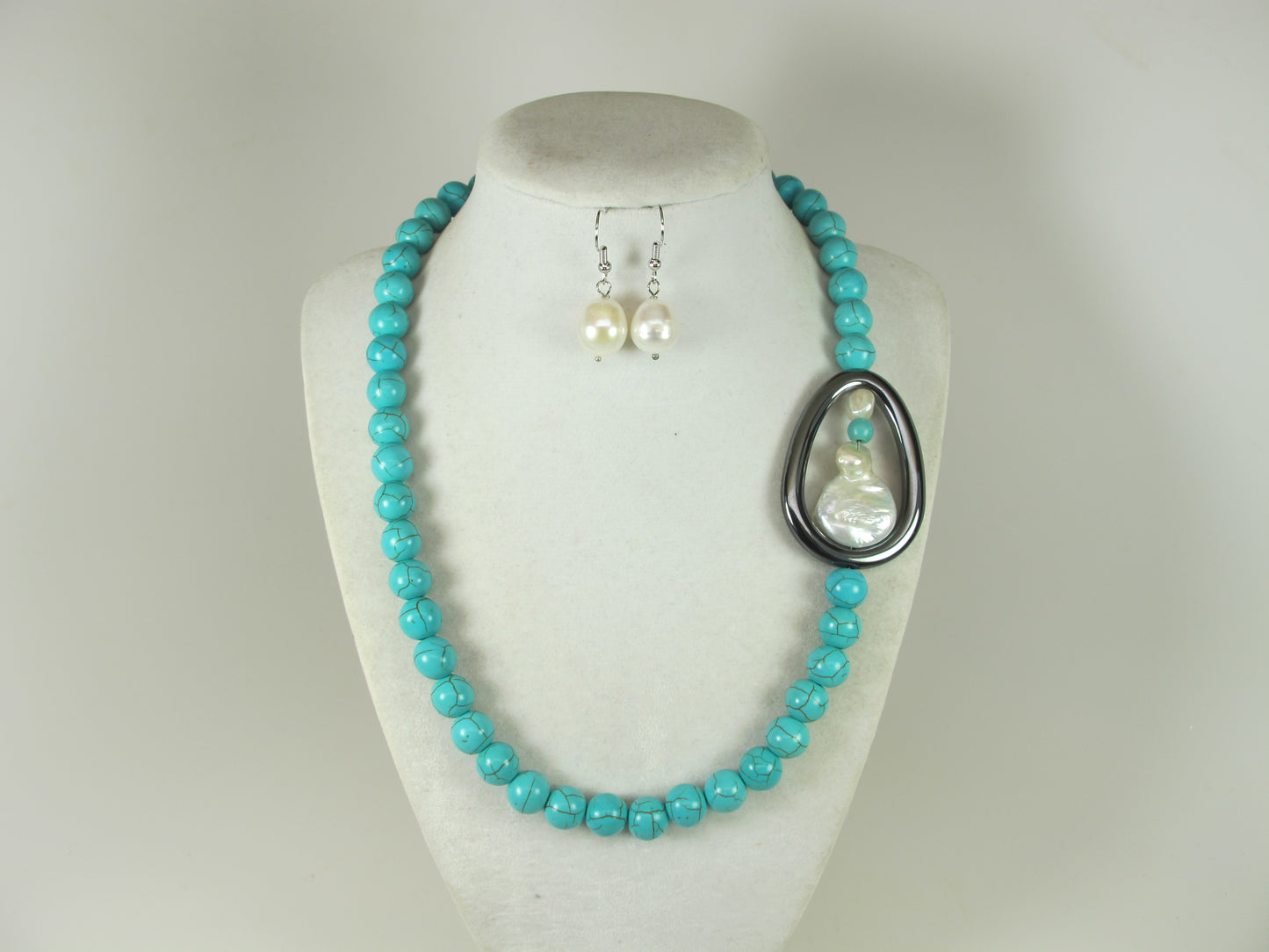 Statement turquoise necklace, turquoise gemstone necklace, statement boho turquoise necklace, chunky turquoise necklace